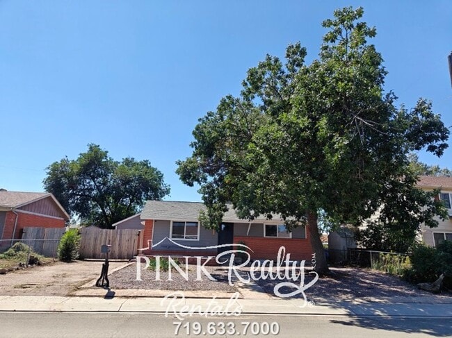 property at 2534 Ivanhoe Dr