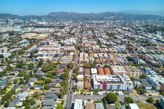 4855 Elmwood Ave in Los Angeles, CA - Building Photo - Building Photo