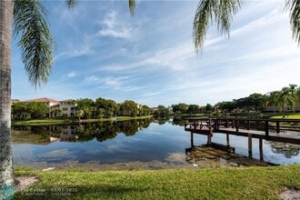 250 Jacaranda Dr in Plantation, FL - Building Photo - Building Photo