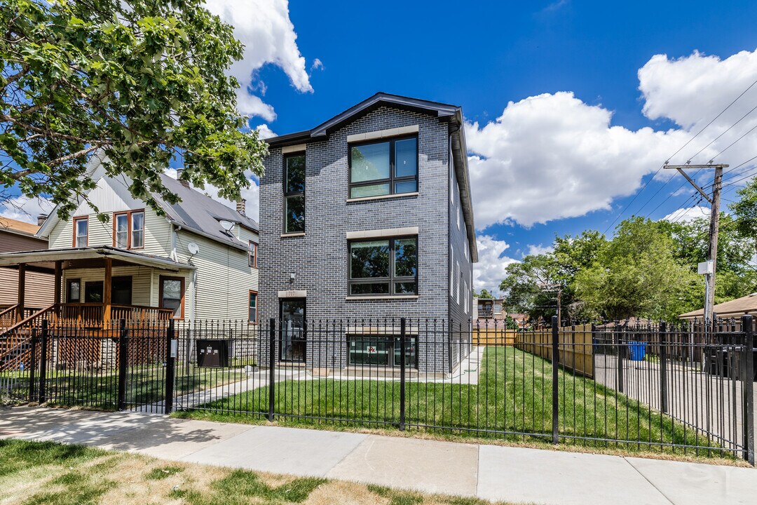 717 N Parkside Ave in Chicago, IL - Building Photo
