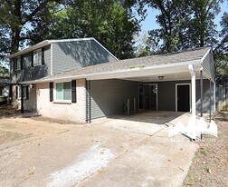 4400 Spring Harbor Dr in Millington, TN - Building Photo