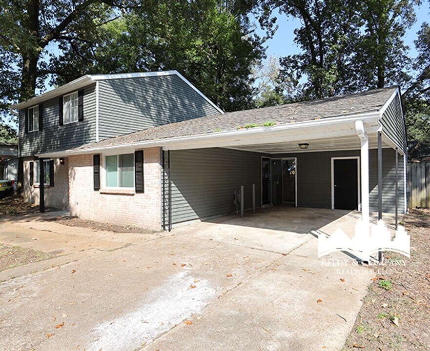 4400 Spring Harbor Dr in Millington, TN - Building Photo