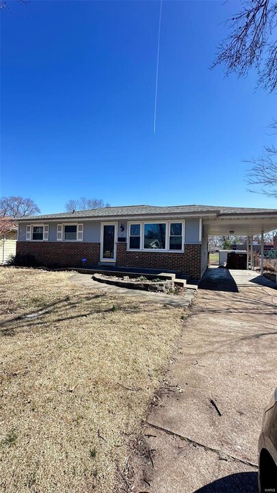 26 Manor Dr in Florissant, MO - Building Photo