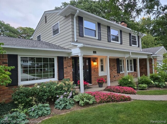 property at 6951 Lee Crest Dr