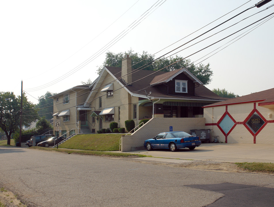 4024 Cleveland Ave NW in Canton, OH - Building Photo