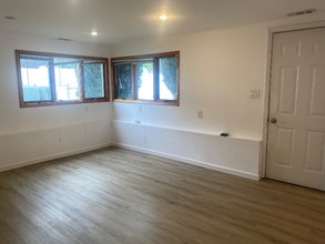 46 Pearsall Pl in Deer Park, NY - Foto de edificio - Building Photo