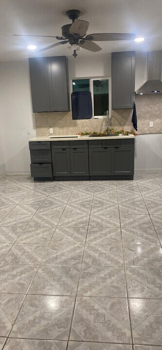 11057 Wright Rd in Lynwood, CA - Building Photo