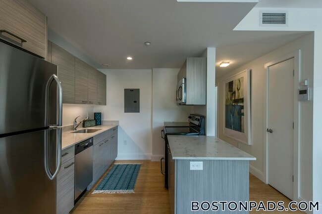 40 Malvern St, Unit 504 in Boston, MA - Building Photo - Building Photo