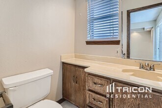1322 E Spring Valley Rd in Richardson, TX - Foto de edificio - Building Photo