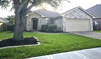 2706 Courtyard Ln in Pearland, TX - Building Photo
