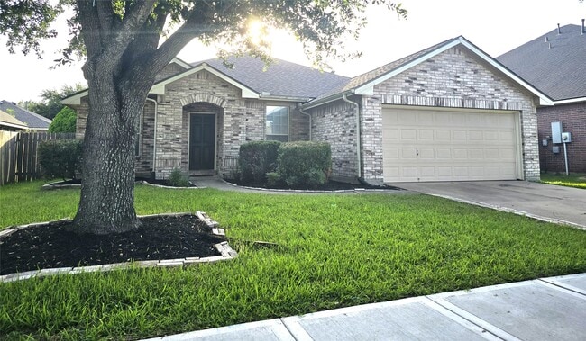 property at 2706 Courtyard Ln