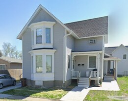 1008 Pearl St, Unit 4 in Grinnell, IA - Building Photo