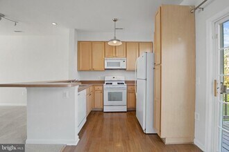 22941 Fontwell Square in Sterling, VA - Building Photo - Building Photo