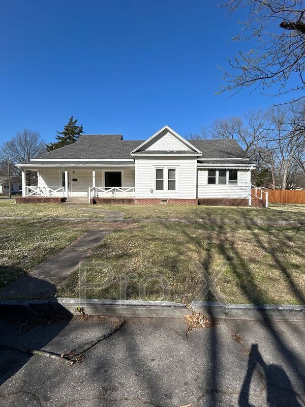 property at 702 W 1st St