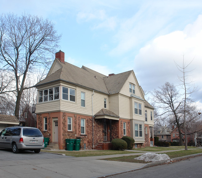 1113 Lake Ave in Rochester, NY - Foto de edificio - Building Photo