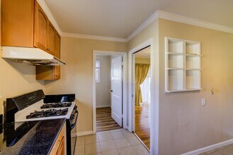 13 Hermosa Ln in South San Francisco, CA - Building Photo - Building Photo