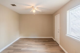 733 Pointe Ct in Tallahassee, FL - Building Photo - Building Photo