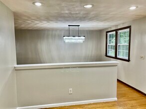 30 Flynn Rd in Stoughton, MA - Foto de edificio - Building Photo