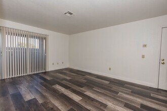 2606 S Durango Dr in Las Vegas, NV - Building Photo - Building Photo