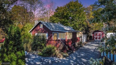 215 Annisquam Rd in Highland Lakes, NJ - Building Photo - Building Photo