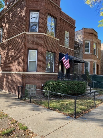 2206 W Waveland Ave in Chicago, IL - Building Photo