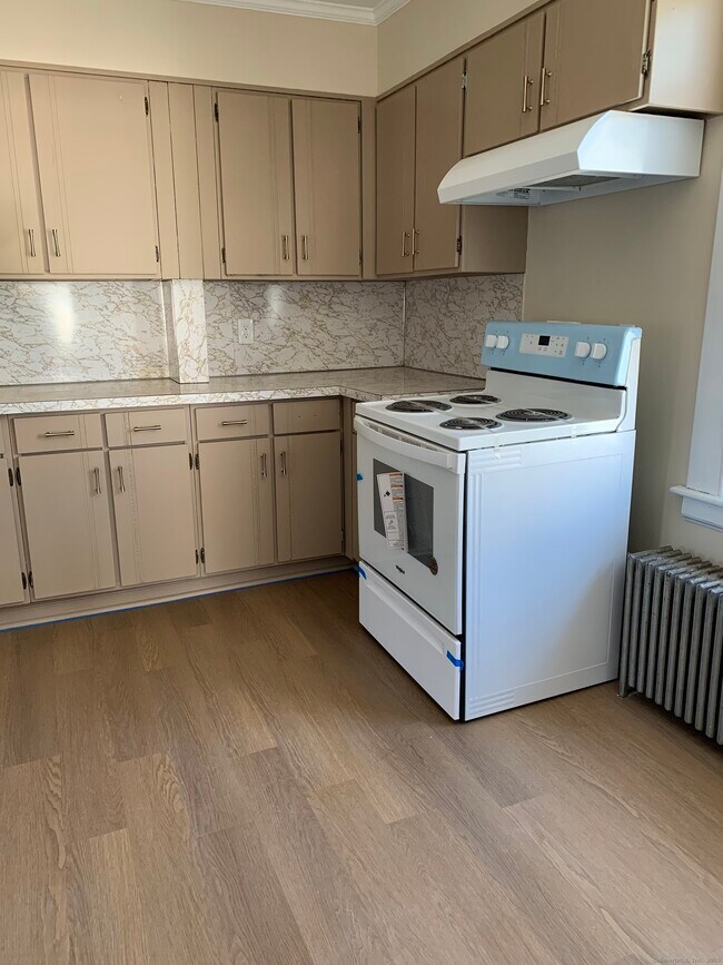 37 Homestead Ave in Naugatuck, CT - Building Photo - Building Photo