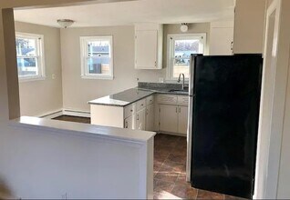 27 Campbell Dr in Agawam, MA - Building Photo - Building Photo