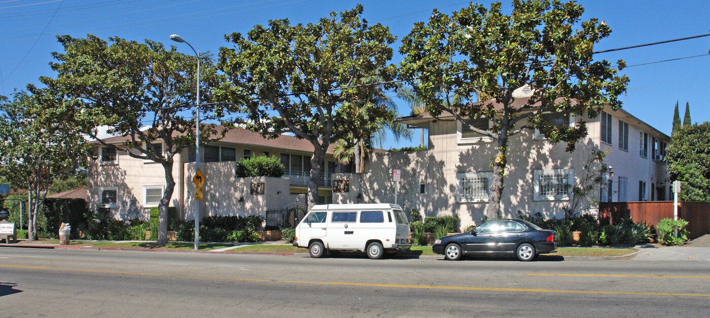 9797 National Blvd in Los Angeles, CA - Foto de edificio