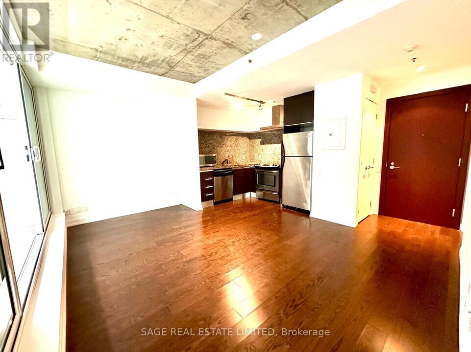75-675 Portland St in Toronto, ON - Building Photo