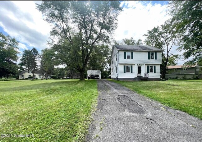 654 Feura Bush Rd in Delmar, NY - Building Photo - Building Photo