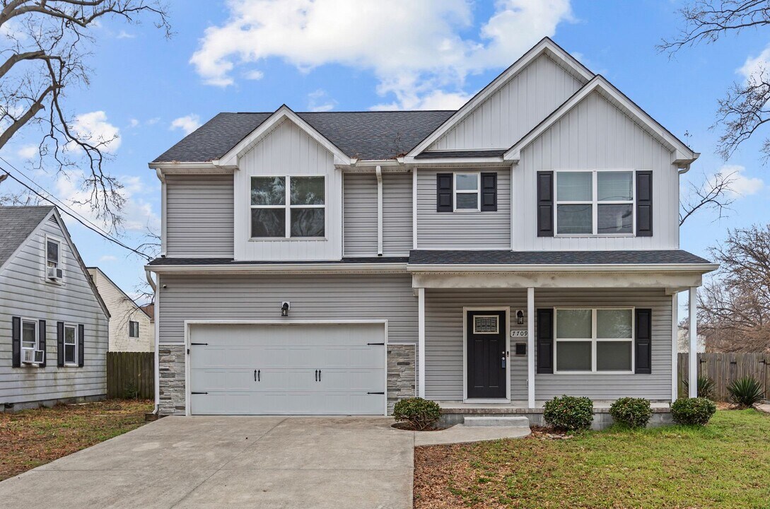 7709 Nesbitt Dr in Norfolk, VA - Building Photo