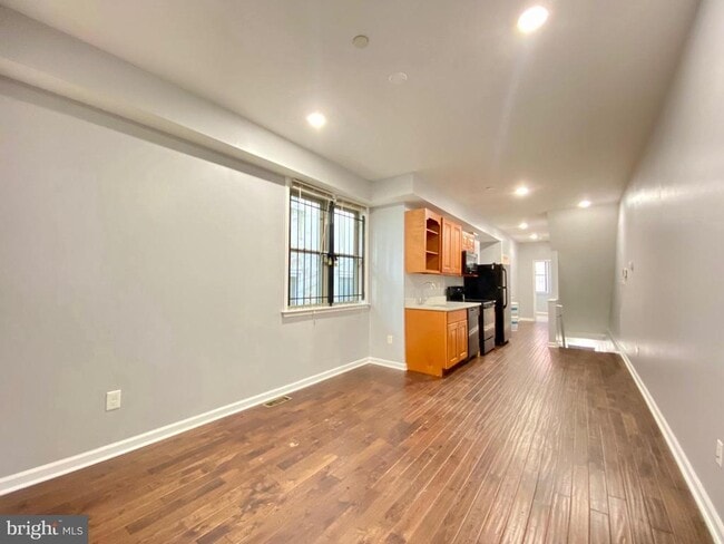 property at 2134 N Carlisle St