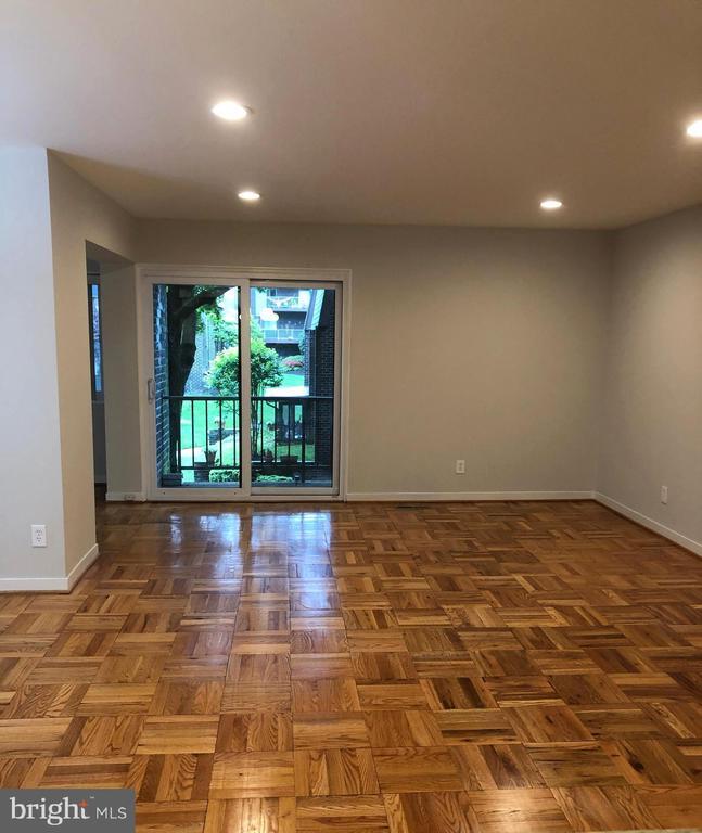 14 Stonehenge Cir in Pikesville, MD - Building Photo - Building Photo