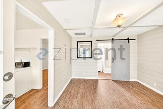 1113 N Sparks St in Burbank, CA - Building Photo - Building Photo