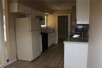 4003 Stonebridge Dr in Round Rock, TX - Building Photo - Building Photo