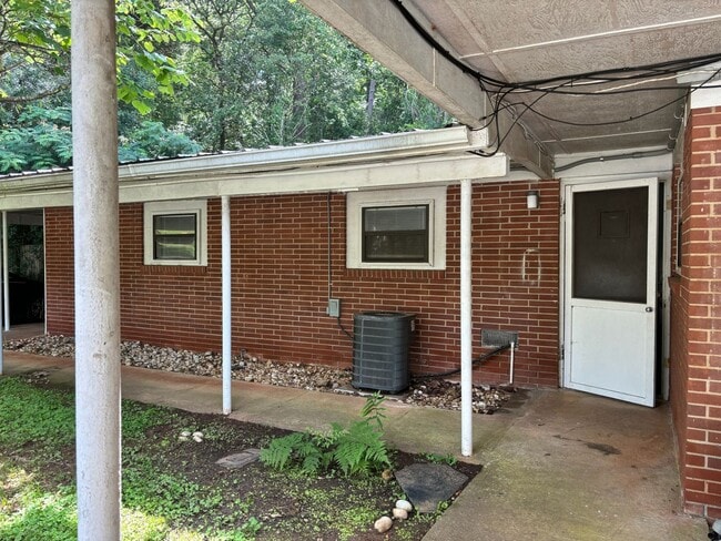 property at 625 Venita Dr
