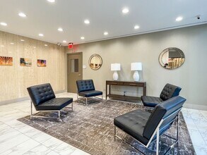 525 W Hawthorne Pl, Unit 2202 in Chicago, IL - Building Photo - Building Photo