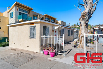 Huntington Cottages in Los Angeles, CA - Foto de edificio - Building Photo