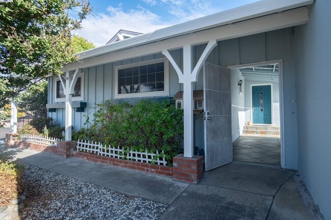 4902 Everglades Park Dr in Fremont, CA - Building Photo - Building Photo