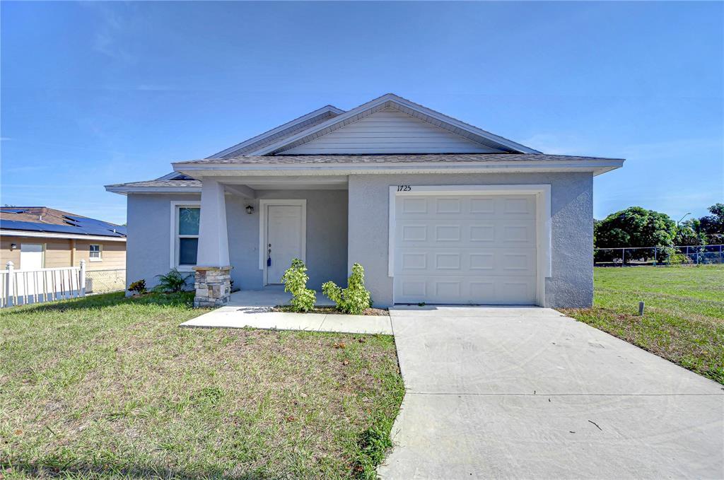 1725 Blossom Cir W in Lakeland, FL - Foto de edificio