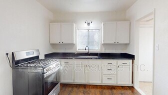 1881 3rd St in Anderson, CA - Building Photo