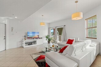 11002 NW 83rd St, Unit 222 in Doral, FL - Building Photo - Building Photo