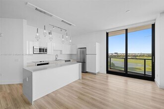 101 Diplomat Pkwy, Unit 901 in Hallandale Beach, FL - Building Photo - Building Photo