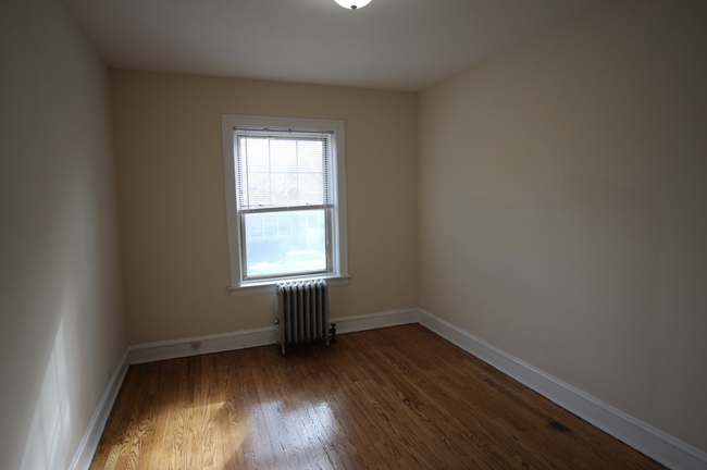 2320 W Granville Ave in Chicago, IL - Building Photo - Building Photo