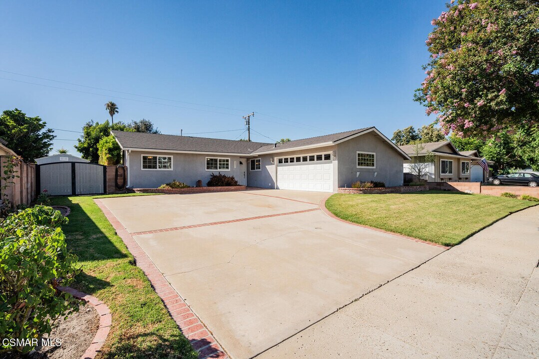 2117 Hurles Ave in Simi Valley, CA - Building Photo