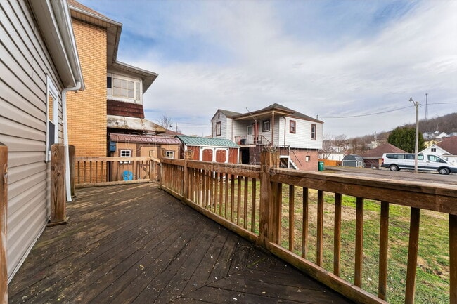 2008 Pride Ave in Clarksburg, WV - Building Photo - Building Photo