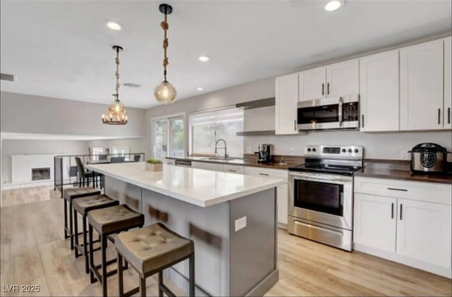 889 Monika Way in Las Vegas, NV - Foto de edificio - Building Photo