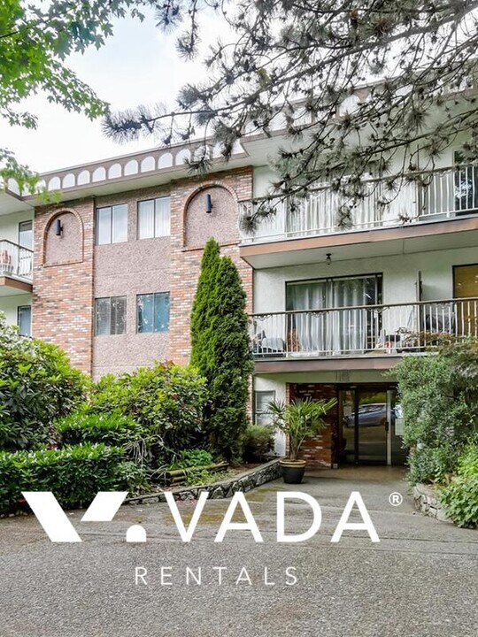 1611 E 3rd Ave in Vancouver, BC - Building Photo