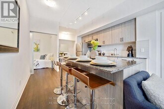 20 Meadowglen Pl in Toronto, ON - Building Photo - Building Photo