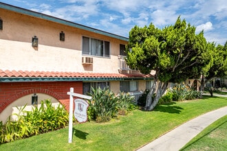 Villa Scala in Whittier, CA - Foto de edificio - Building Photo